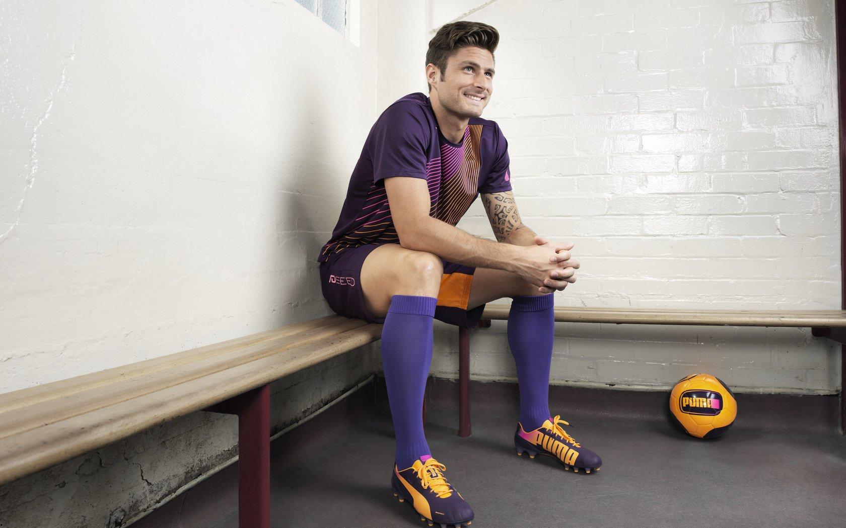 切费林盛赞欧冠巅峰对决，梅阿查魔力依存，革新呼声暗涌